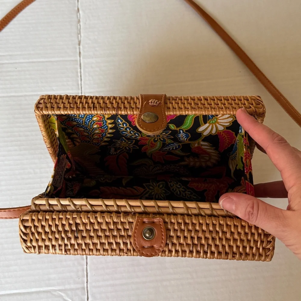 Ratan Whicker Floral Small Summer Purse - Picture 4 of 9